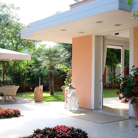 Hotel Piccolo Mondo Лидо Ди Камайоре Екстериор снимка