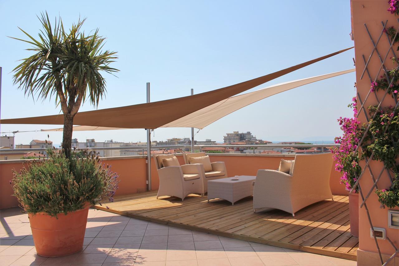 Hotel Piccolo Mondo Лидо Ди Камайоре Екстериор снимка