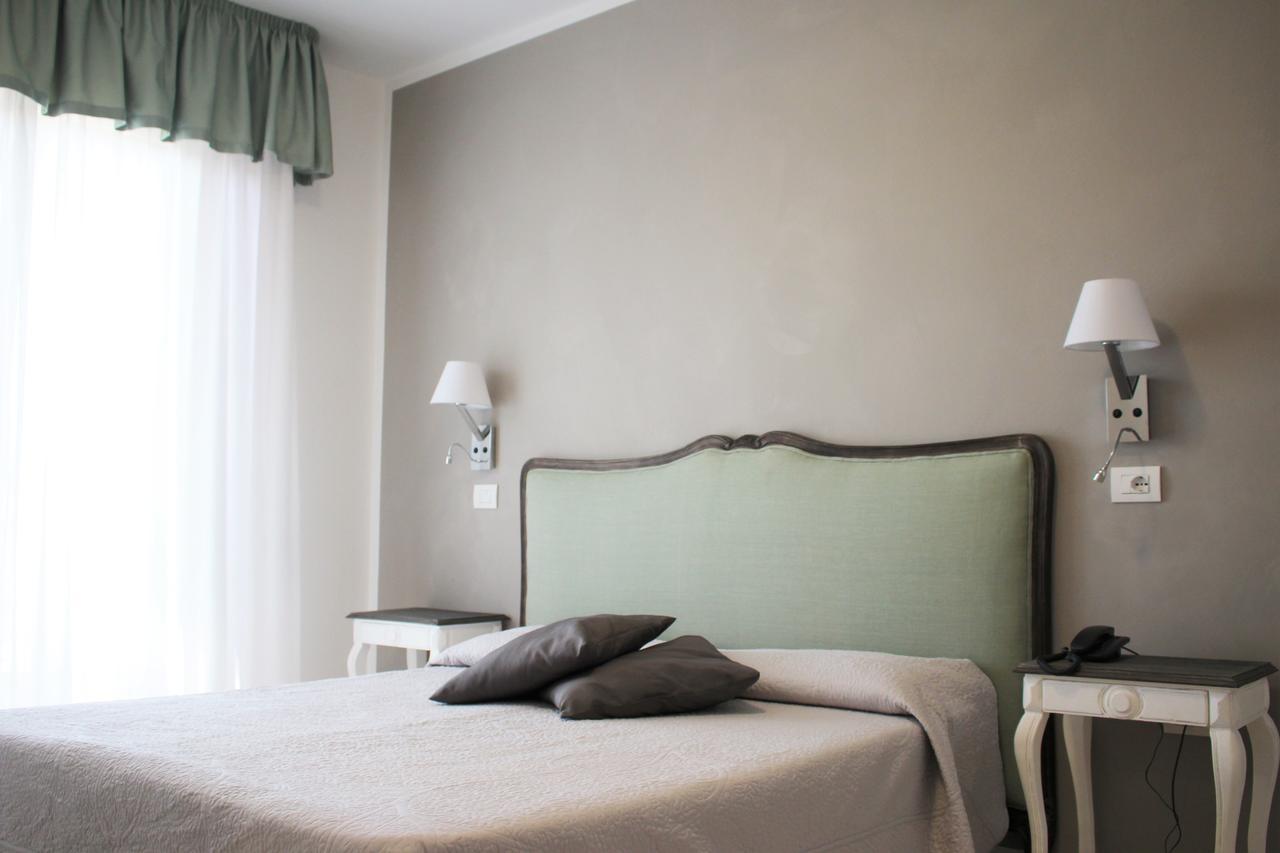 Hotel Piccolo Mondo Лидо Ди Камайоре Екстериор снимка